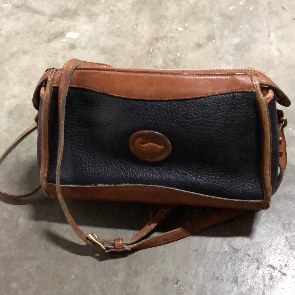 Vtg Dooney & Bourke sling bag